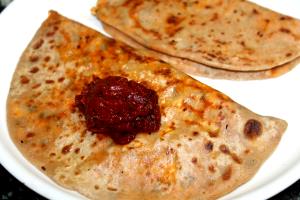 1 piece (92 g) Paneer Paratha