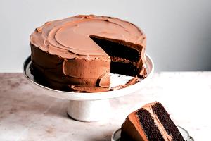 1 Piece (95.0 G) Chocolate Cake