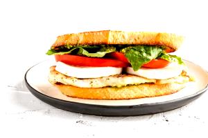 1 Piece Chicken Sandwich W/ Mozzarella And Lettuce And Tomato