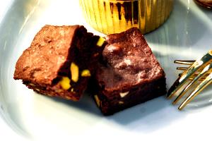 1 Piece Chocolate Pistachio Brownies