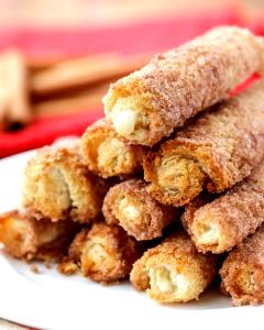 1 Piece Cinnamon Cream Cheese Rolls