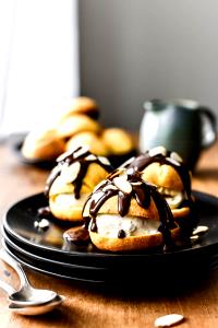 1 Piece Cream Puffs (Profiteroles) With Vanilla Ice Cream And Chocolate Sauce