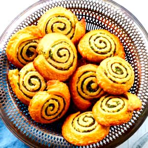 1 Piece Herbed Spiral Rolls