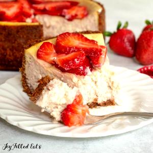 1 piece Low Carb Cheesecake with Strawberries
