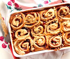1 Piece Peanut Butter And Jam Milk Rolls