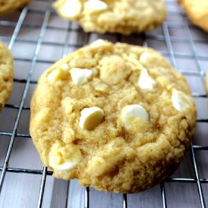 1 Piece Soft And Chewy White Chocolate Chip Cookies