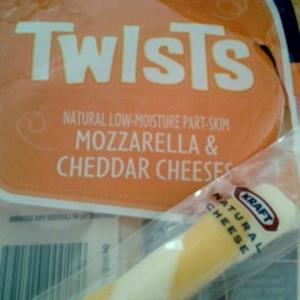 1 Piece Twist-Ums & String-Ums, Mozzarella & Cheddar