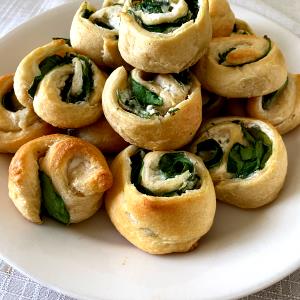 1 pinwheel (170 g) Spinach & Feta Stuffed Salmon Pinwheels