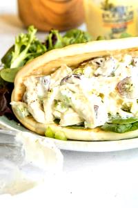 1 pita (6.5 oz) Vegetarian Chicken Salad Sandwich