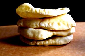 1 pita (68 g) Traditional White Flatbread