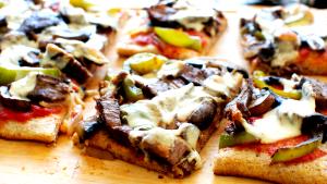 1 pizza (128 g) Cheesesteak Pizza