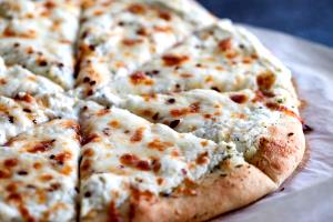 1 Pizza (14" Dia) Thin Crust White Pizza