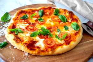 1 pizza (170 g) Culinary Collection Wood Fire Style Margherita Pizza