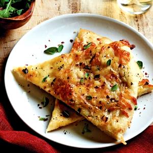 1 pizza (396 g) Roasted Garlic & Pesto Pizza with Deep Fried Crust