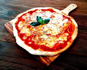 1 pizza Margherita Pizza