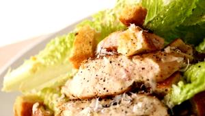 1 plate (405 g) Caesar Salad