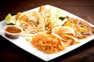 1 plate (429 g) Original Classic Taco Plate (2 Fish Tacos)