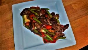 1 plate Skinnylicious Grilled Steak Medallions