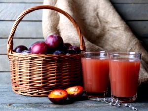 1 Plum With Liquid Plums (Solids and Liquids, Juice Pack, Canned)