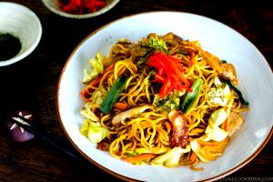 1 portion (572 g) Yaki Soba