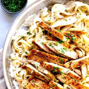 1 portion (659 g) Pasta Alfredo with Bread (No Chicken)