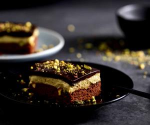 1 Portion Chocolate And Pistachio Cream Cake