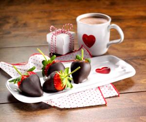 1 Portion Chocolate Covered Strawberries And Hot Cocoa For Two