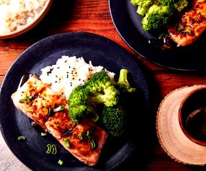 1 Portion Maple Teriyaki Salmon With Rice And Broccoli