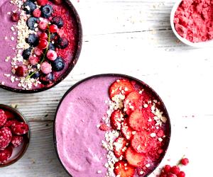 1 Portion Pink Breakfast Bowls With Berries