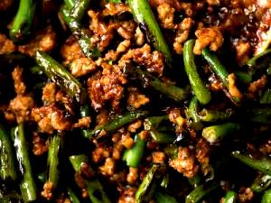 1 Portion Pork And Green Beans Sauté