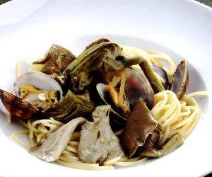 1 Portion Spaghetti With Clams, Mushrooms And Artichokes