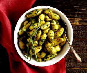 1 Portion Steamed Fingerling Potatoes With Fresh Herbs And Garlic