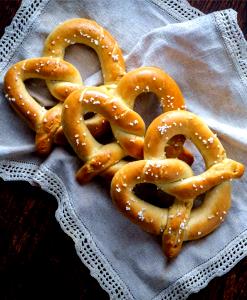 1 pretzel (64 g) Baked Soft Pretzels