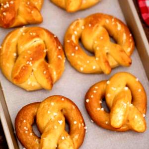1 pretzel (96 g) Baked Soft Pretzel