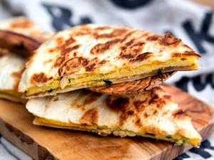 1 quesadilla (113 g) Quesadillas