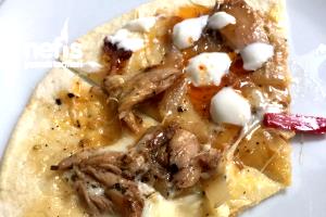 1 quesadilla (127 g) Chicken & Cheese Quesadilla