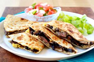 1 quesadilla (346 g) Quad Steak Quesadilla