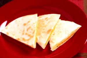 1 quesadilla Cheese & Green Chile Quesadilla