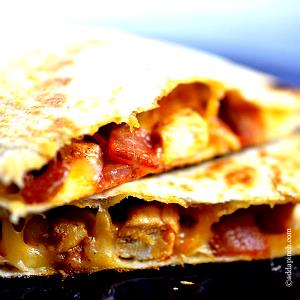 1 quesdilla (49 g) Mini Bacon Quesadilla
