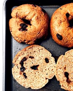 1 Regular Wheat Bagel with Raisins