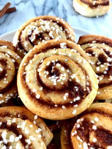 1 roll (106 g) Cinnamon Rolls