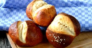 1 roll (106 g) Ultimate Pretzel Rolls