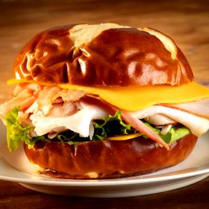 1 roll (120 g) Turkey, Bacon Ranch on Pretzel Roll