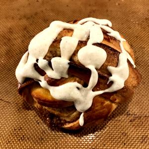 1 roll (146 g) Cinnamon Roll