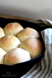 1 roll (2 oz) Sourdough Dinner Roll