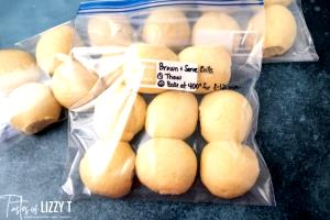 1 roll (30 g) Heat N Serve Rolls