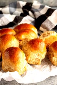 1 roll (34 g) Honey Wheat Dinner Rolls