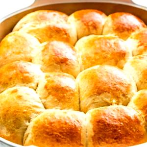 1 roll (35 g) Sweet Pineapple Golden Hawaiian Style Rolls