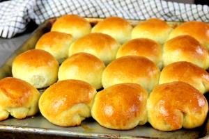 1 roll (43 g) Classic Yeast Roll
