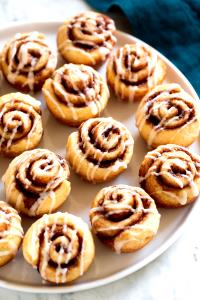 1 roll (45 g) Mini Cinnamon Roll